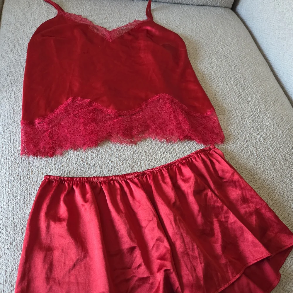Elegant Victoria’s Secret Red Satin Lace Lingerie Set M | Babydoll & Shorts - Picture 2 of 10